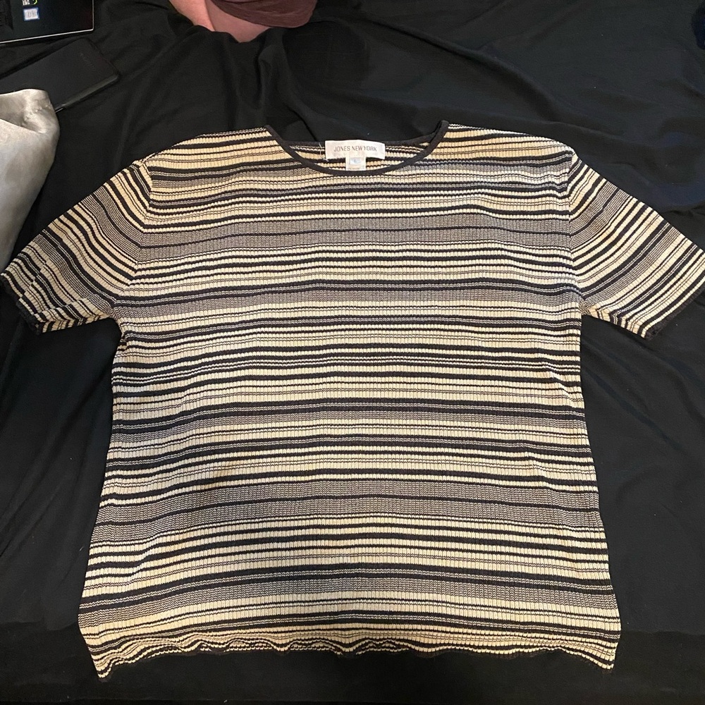 Jones New York Vintage Black and White Short Sleeve Tee